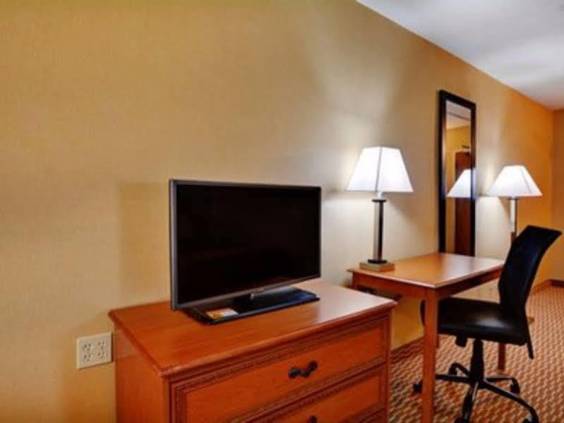 Quality Inn Westfield - Springfield Экстерьер фото